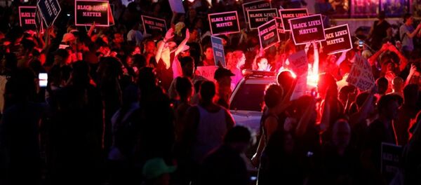 聖路易斯抗議者襲擊市長住所 警方動用催淚瓦斯 - 俄羅斯衛星通訊社