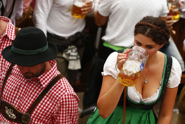参加慕尼黑啤酒节的游客 - 俄罗斯卫星通讯社