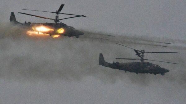 俄军驾驶“短吻鳄”改进型直升机发射非制导火箭弹击毁乌军据点 - 俄罗斯卫星通讯社