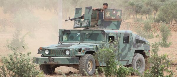 “叙利亚民主力量”：我们又从美国获得了120车的武器装备 - 俄罗斯卫星通讯社