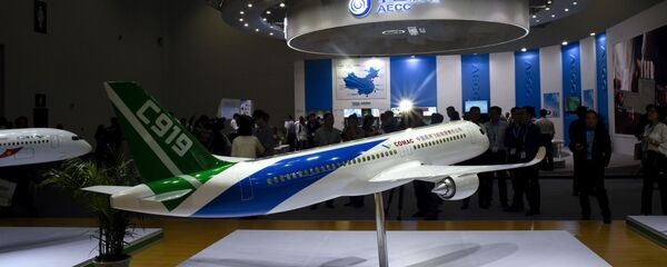 Модель самолета Comac C919 на 17-м Пекинском авиакосмическом салоне - 俄罗斯卫星通讯社