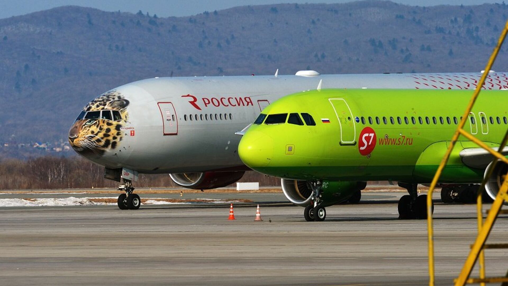 11月7日，埃及Hurghada飞机航空公司乌克兰国际航空公司 编辑类库存图片 - 图片 包括有 气道, 航空: 165483579
