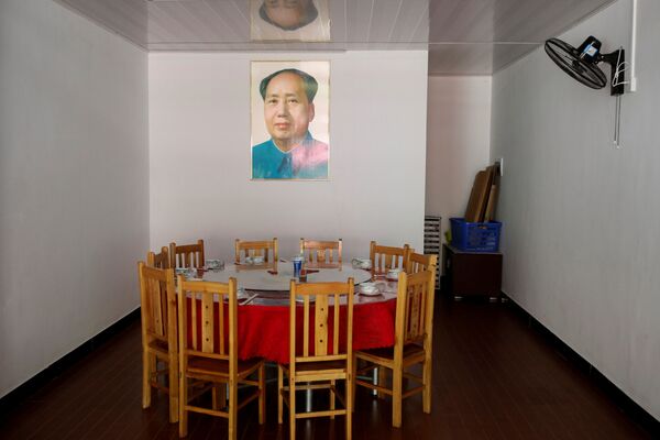 餐廳內的毛主席畫像 - 俄羅斯衛星通訊社
