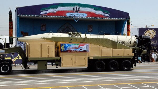 媒體：伊朗展示射程2千公里的彈道導彈 - 俄羅斯衛星通訊社