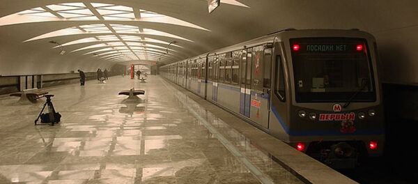 地鐵站洗地機“跳軌輕生” - 俄羅斯衛星通訊社