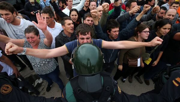 西班牙警方因加泰罗尼亚公投骚乱拘捕三人 - 俄罗斯卫星通讯社