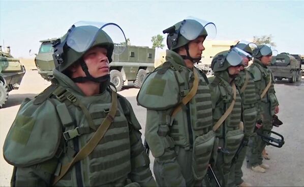 在代爾祖爾排雷期間的俄羅斯武裝力量國際排雷中心專家 - 俄羅斯衛星通訊社