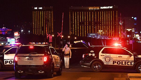 Автомобили полиции на месте стрельбы у казино Mandalay Bay в Лас-Вегасе - 俄罗斯卫星通讯社