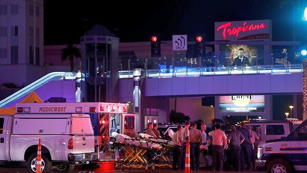 Полиция и медицинские службы на месте стрельбы у казино Mandalay Bay в Лас-Вегасе - 俄罗斯卫星通讯社