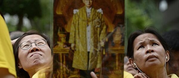 前世界拳擊冠軍喬治•福爾曼要和美國打星斯蒂芬•西格爾單挑 - 俄羅斯衛星通訊社