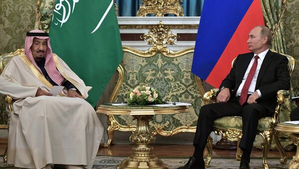 Президент РФ Владимир Путин и король Саудовской Аравии Сальман Бен Абдель Азиз Аль Сауд (слева) во время встречи - 俄羅斯衛星通訊社