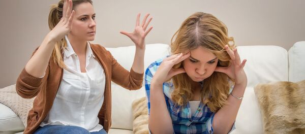 母亲和女儿在争吵 - 俄罗斯卫星通讯社