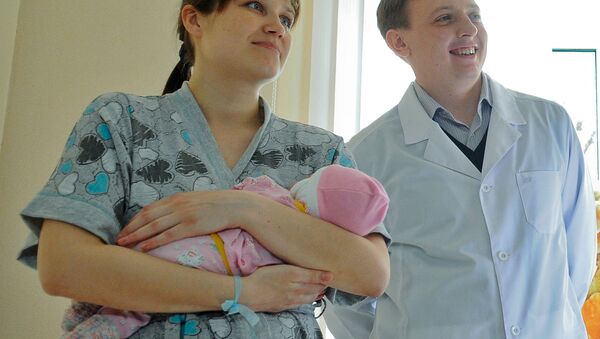 莫斯科民事登记局：新生儿姓名登记可改用“母称” - 俄罗斯卫星通讯社