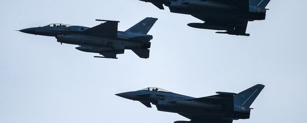 三架F-16戰機 - 俄羅斯衛星通訊社