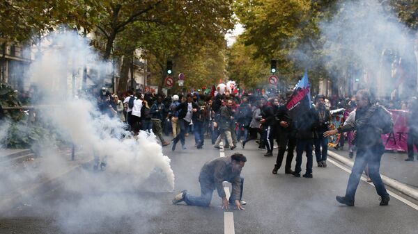 巴黎五一遊行爆發警民衝突 - 俄羅斯衛星通訊社