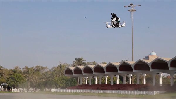 迪拜警方展示飞行摩托垂直起降 - 俄罗斯卫星通讯社