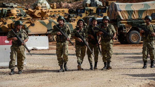 Turkish soldiers stand near armoured vehicles during a demonstration in support of the Turkish army's Idlib operation near the Turkey-Syria border - 俄罗斯卫星通讯社