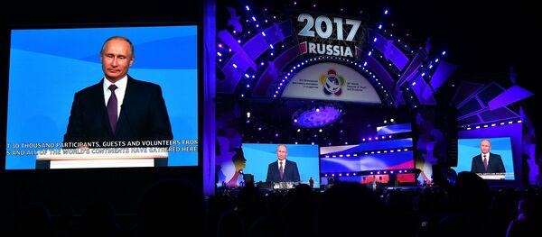 俄罗斯总统普京在与索契国际大学生联欢节 - 俄罗斯卫星通讯社