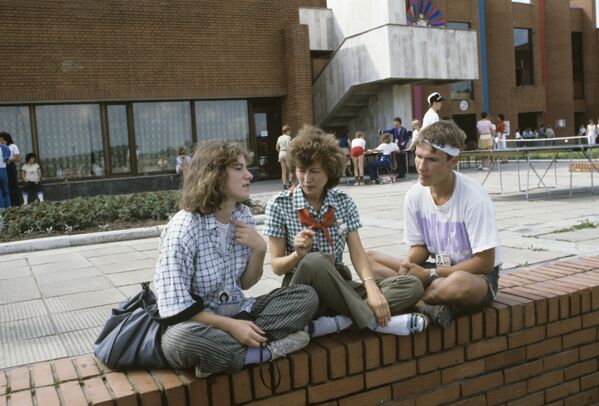 第十二屆世界青年與大學生節，莫斯科，1985年 - 俄羅斯衛星通訊社