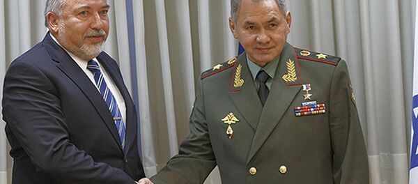 俄罗斯防长谢尔盖•绍伊古与以色列防长阿维格多•利伯曼 俄罗斯防长谢尔盖•绍伊古与以色列防长阿维格多•利伯曼 - 俄罗斯卫星通讯社