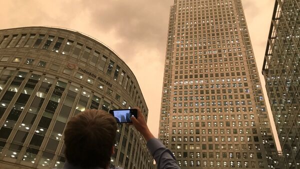 倫敦天空被颶風染成暗黃色嚇壞市民 - 俄羅斯衛星通訊社
