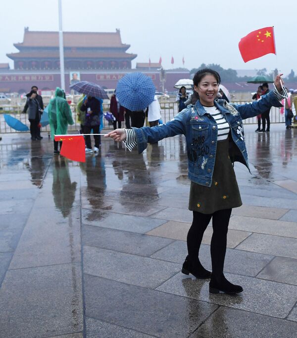 手持中國國旗的女孩 - 俄羅斯衛星通訊社