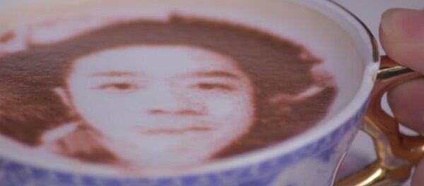 北京出现可以用牛奶泡沫绘制自己肖像的咖啡 - 俄罗斯卫星通讯社