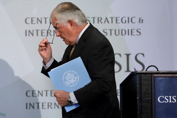 美国国务卿指责中国破坏国际秩序，他说，中国在南中国海的挑衅行为对美国和印度都代表的国际法与准则构成直接的挑战。·蒂勒森指出：相比我们与一个民主大国可能发展起来的关系，我们永远不会同中国这样的非民主社会建立相同的关系。 - 俄罗斯卫星通讯社