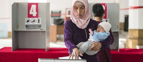 热恩别科夫以近55%的得票率胜出 热恩别科夫以近55%的得票率胜出 - 俄罗斯卫星通讯社