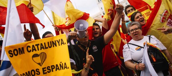 愈100万人在巴塞罗那举行集会反对加泰罗尼亚独立 愈100万人在巴塞罗那举行集会反对加泰罗尼亚独立 - 俄罗斯卫星通讯社