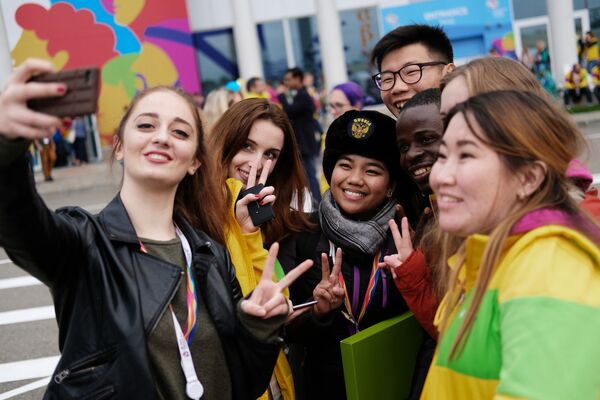 在索契舉行的第19屆世界青年大學生聯歡節上的參與者 - 俄羅斯衛星通訊社