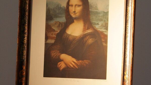 画着胡须和胡子的画作蒙娜•丽莎在巴黎拍得74.3万美元 - 俄罗斯卫星通讯社