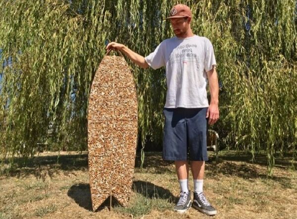 美国加州一男子用烟头制成冲浪板 - 俄罗斯卫星通讯社