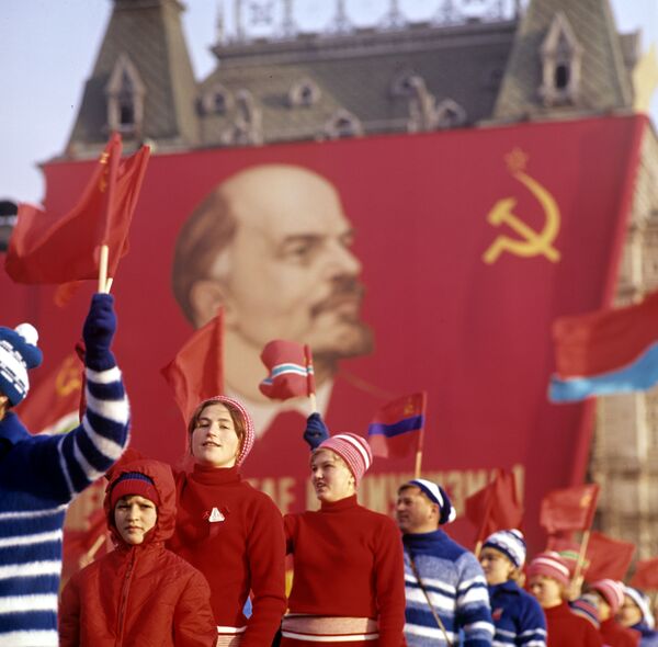 在慶祝偉大十月社會主義革命50週年之際，在紅場上舉行的文體遊行 - 俄羅斯衛星通訊社