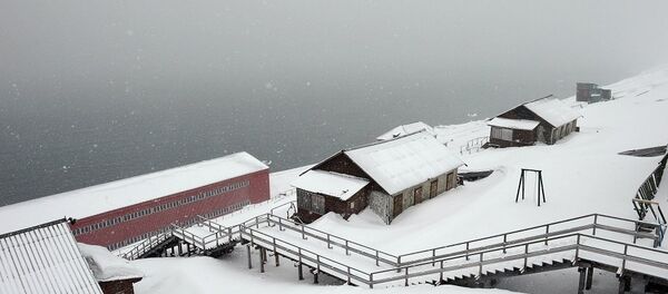 俄紧急情况部：米-8直升机在距离巴伦支堡10公里远的格陵兰海上空失踪 - 俄罗斯卫星通讯社