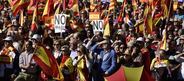 數千名西班牙統一的支持者在馬德里市中心遊行 數千名西班牙統一的支持者在馬德里市中心遊行 - 俄羅斯衛星通訊社
