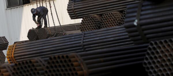 最近三四年中國一直在積極發展自己的金屬工業，包括鋁箔生產。實質上，中國已成為全球最大鋁箔供應國，包括出口美國。而且現在鋁價無疑由中國來定，美國曾經自己生產並向中國供應鋁箔，而且在東南亞一些國家還建立了生產基地。 - 俄羅斯衛星通訊社