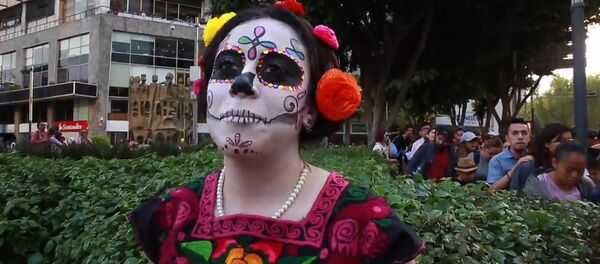墨西哥舉行亡靈節大遊行 - 俄羅斯衛星通訊社