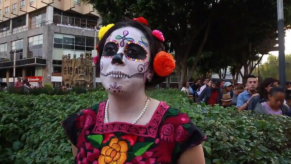 墨西哥舉行亡靈節大遊行 - 俄羅斯衛星通訊社