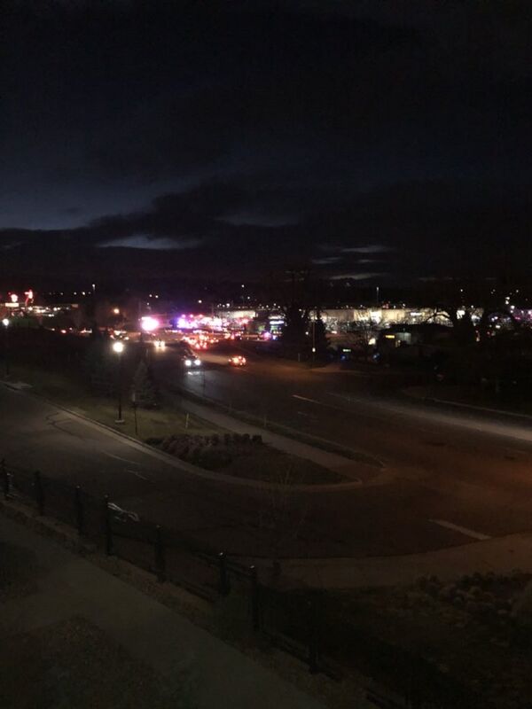 警方称美国科罗拉多州沃尔玛百货公司旁发生枪击 警方称美国科罗拉多州沃尔玛百货公司旁发生枪击 - 俄罗斯卫星通讯社