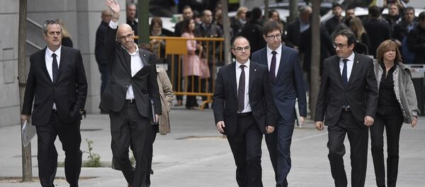 加區政府前官員 加區政府前官員 - 俄羅斯衛星通訊社