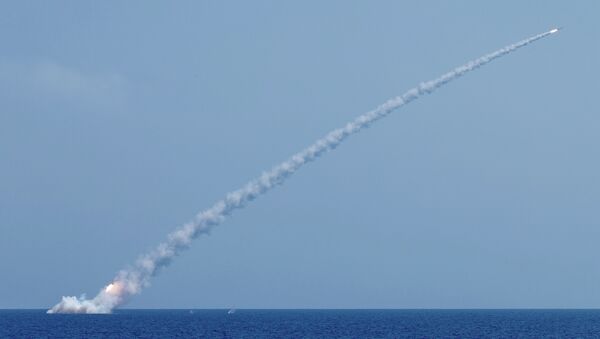 Пуски крылатых ракет «Калибр» подлодкой «Колпино» в Черном море - 俄罗斯卫星通讯社
