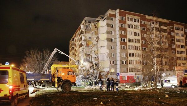 俄緊急情況部：伊熱夫斯克坍塌居民樓廢墟下運出9人 其中3人幸存 - 俄羅斯衛星通訊社