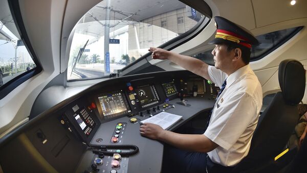 Машинист нового китайского высокоскоростного поезда Фусин, который достигает скорости 350 километров в час - 俄罗斯卫星通讯社