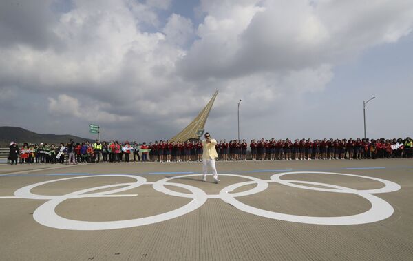 中国将在本国边境地区采取一切措施稳定局势，同时也为冬奥会的安全顺利举行提供保障。为此，中国拥有其它国家所没有的针对美国的制约潜力和作用杠杆。平壤可能搞核导弹挑衅的看法是没有依据的、也是有政治企图的。俄罗斯国家安全社会实用问题研究中心主任亚历山大·日林这样认为。                        - 俄罗斯卫星通讯社