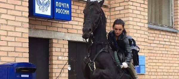 骑马送件的24岁邮递员姑娘玛丽亚·鲁布佐娃 - 俄罗斯卫星通讯社