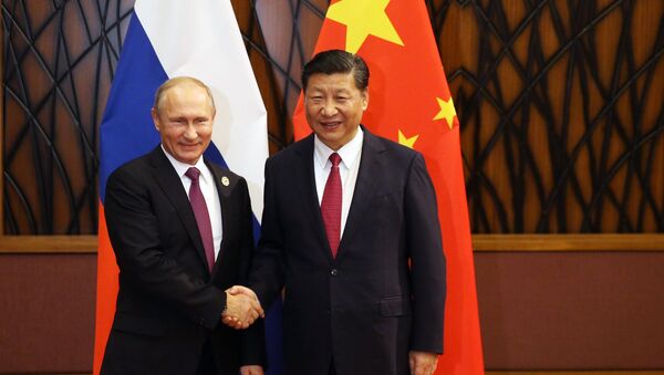 Президент РФ Владимир Путин и председатель Китайской Народной Республики Си Цзиньпин (справа) во время беседы на полях саммита стран АТЭС - 俄羅斯衛星通訊社