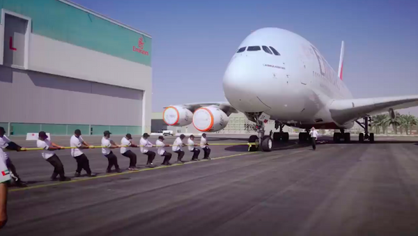 迪拜警方拖拽300吨重的飞机创下新记录 - 俄罗斯卫星通讯社