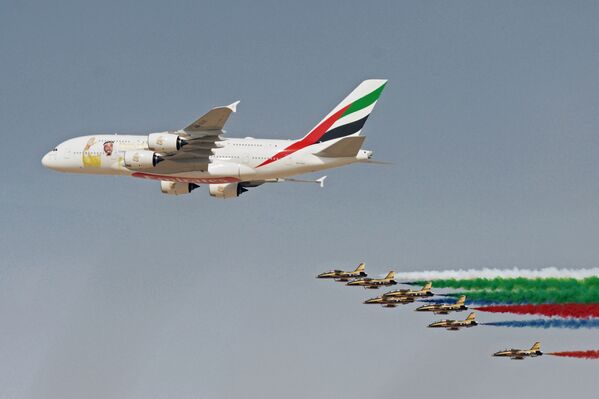 一架被塗色的空客A380-800，紀念阿聯酋前總統謝赫·扎耶德·本·蘇丹·阿勒納哈揚誕辰100週年。 - 俄羅斯衛星通訊社