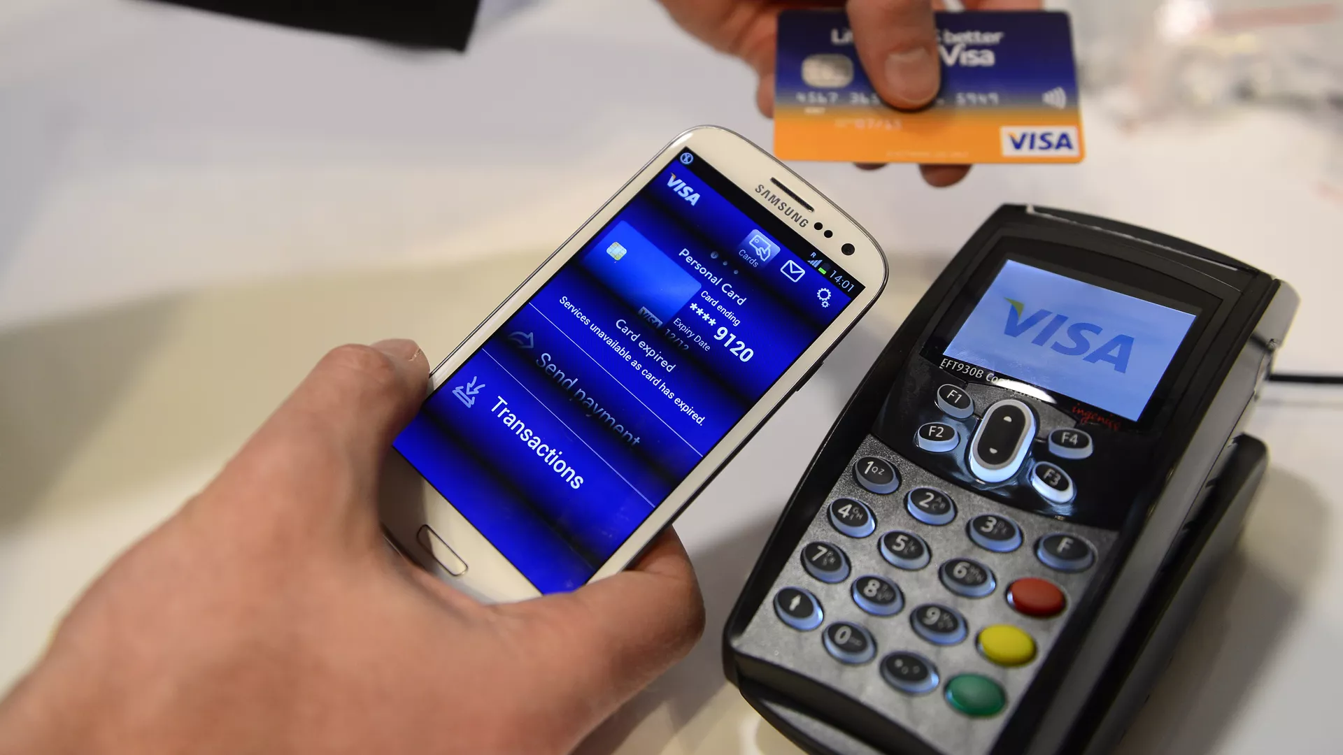 A man uses the NFC payment Visa system